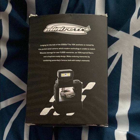 Mini Retro Keychain Camera - Picture 3 of 7